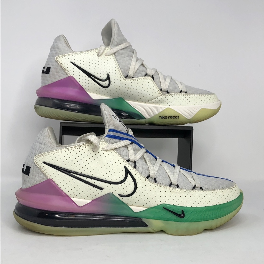 Nike Lebron XVII 17 Low Glow in The Dark Aura Green
Men’s Sneakers - Size 10